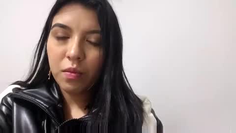 Snapshot of naty_dubois chatting on 10-05-25, 04:11 Naty online show from 10-05-25, 04:11