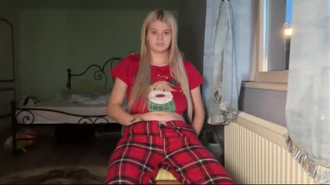 Snapshot of natybron chatting on 11-26-25, 05:08 Andreea online show from 11-26-25, 05:08