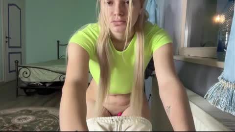 Snapshot of natybron chatting on 12-04-25, 05:17 Andreea online show from 12-04-25, 05:17