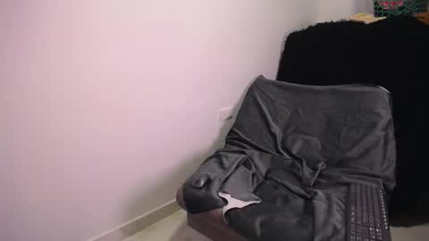 Snapshot of natyscoth chatting on 03-08-25, 12:55      online show from 03-08-25, 12:55