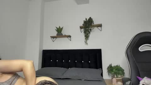 Emily online show from 11-09-25, 04:49