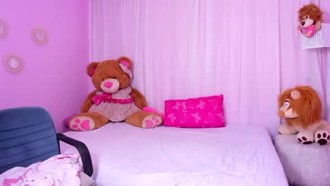 Zoe online show from 12-20-24, 01:25