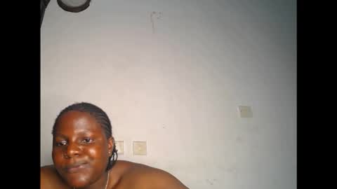 Snapshot of naughty_cunt0 chatting on 10-19-25, 06:19 Amara online show from 10-19-25, 06:19