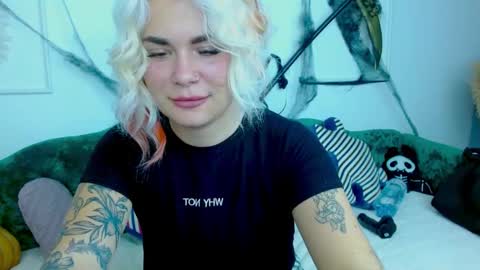 Maria  online show from 10-30-25, 04:52