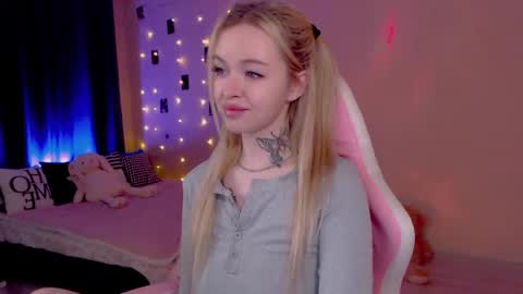 Snapshot of naughty_mablee chatting on 06-05-26, 01:12 Mable online show from 06-05-26, 01:12