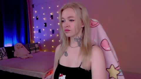 Snapshot of naughty_mablee chatting on 06-12-26, 11:46 Mable online show from 06-12-26, 11:46