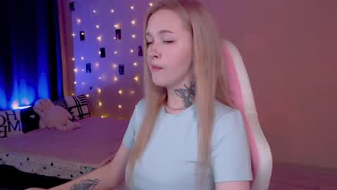 Snapshot of naughty_mablee chatting on 06-24-26, 01:04 Mable online show from 06-24-26, 01:04