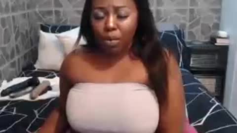 Snapshot of naughtyanal19 chatting on 07-29-26, 06:28 zandy online show from 07-29-26, 06:28