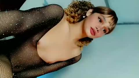 Snapshot of naughtybella_ chatting on 12-14-24, 10:50 bella online show from 12-14-24, 10:50