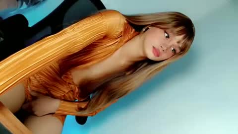 Snapshot of naughtybella_ chatting on 01-16-25, 01:48 bella online show from 01-16-25, 01:48