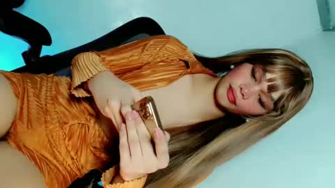 Snapshot of naughtybella_ chatting on 01-22-25, 09:24 bella online show from 01-22-25, 09:24