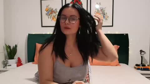 Snapshot of naughtybrunettexxx chatting on 12-01-24, 04:40 NaughtyBrunetteXXX online show from 12-01-24, 04:40