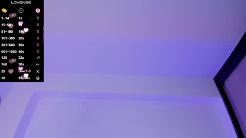 Snapshot of naughtybunnyy_1 chatting on 11-17-25, 01:00 online show from 11-17-25, 01:00