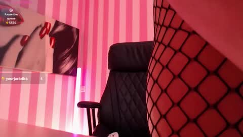 Snapshot of naughtyelska chatting on 10-09-25, 04:43 Elska online show from 10-09-25, 04:43