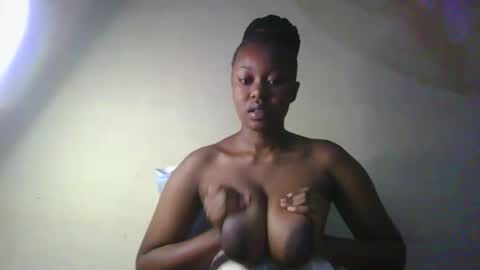 Snapshot of naughtygee100 chatting on 02-14-26, 10:01 Shee online show from 02-14-26, 10:01