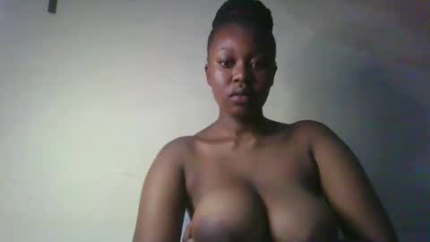 Snapshot of naughtygee100 chatting on 02-14-26, 10:17 Shee online show from 02-14-26, 10:17