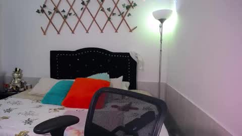 Valeria  online show from 12-22-25, 07:33