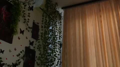 Snapshot of naughtyhomemade17 chatting on 02-21-25, 11:01 Mya Alexya online show from 02-21-25, 11:01