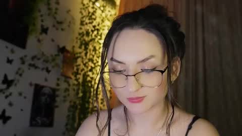 Snapshot of naughtyhomemade17 chatting on 03-05-25, 05:50 Mya Alexya online show from 03-05-25, 05:50