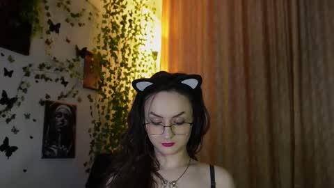 Snapshot of naughtyhomemade17 chatting on 03-07-25, 04:33 Mya Alexya online show from 03-07-25, 04:33