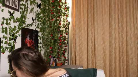 Snapshot of naughtyhomemade17 chatting on 10-19-25, 01:01 Mya Alexya online show from 10-19-25, 01:01