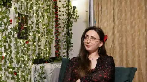 Snapshot of naughtyhomemade17 chatting on 06-12-26, 01:43 Mya Alexya online show from 06-12-26, 01:43