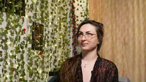 Snapshot of naughtyhomemade17 chatting on 06-14-26, 09:11 Mya Alexya online show from 06-14-26, 09:11