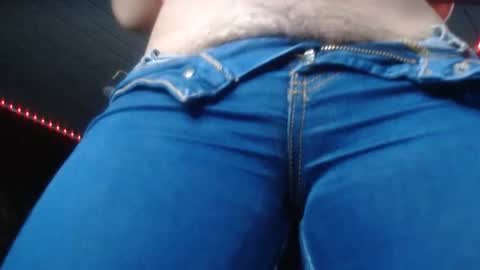 Snapshot of naughtyhotsquirt chatting on 04-18-26, 01:04 Kimberly online show from 04-18-26, 01:04