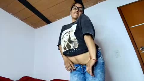 Snapshot of naughtyhotsquirt chatting on 06-30-26, 04:08 Kimberly online show from 06-30-26, 04:08