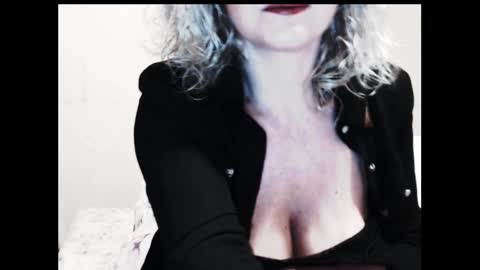 Snapshot of naughtyjenniferxx chatting on 02-22-25, 04:29 Jenny online show from 02-22-25, 04:29