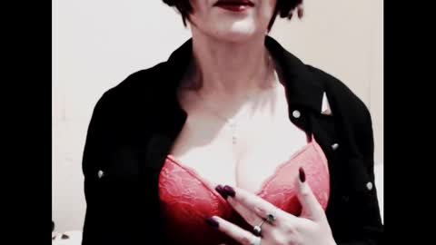 Snapshot of naughtyjenniferxx chatting on 11-23-25, 12:21 Jenny online show from 11-23-25, 12:21