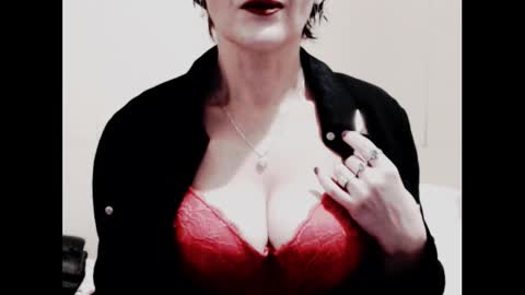 Snapshot of naughtyjenniferxx chatting on 12-16-25, 03:00 Jenny online show from 12-16-25, 03:00