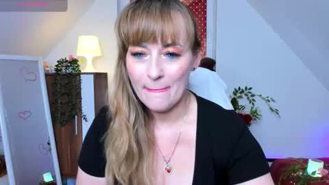 Milana - on air every day except Wednesday from 9 pm to 4 am European time online show from 03-08-26, 10:46