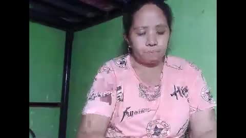 Snapshot of naughtymom26 chatting on 04-18-26, 02:04 naughtymom26 online show from 04-18-26, 02:04