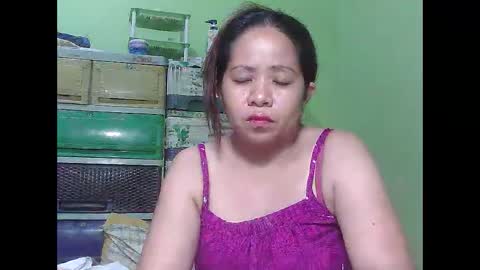 Snapshot of naughtymom26 chatting on 04-24-26, 10:12 naughtymom26 online show from 04-24-26, 10:12