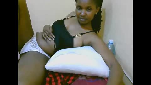 Snapshot of naughtysammur25 chatting on 10-11-25, 12:21 naughtyqueen online show from 10-11-25, 12:21