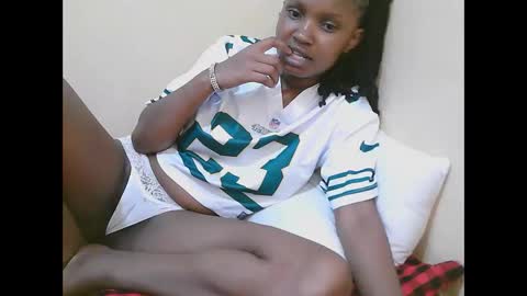 Snapshot of naughtysammur25 chatting on 10-12-25, 10:53 naughtyqueen online show from 10-12-25, 10:53