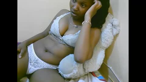 Snapshot of naughtysammur25 chatting on 10-25-25, 01:24 naughtyqueen online show from 10-25-25, 01:24