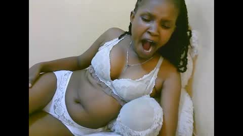 Snapshot of naughtysammur25 chatting on 10-26-25, 01:33 naughtyqueen online show from 10-26-25, 01:33