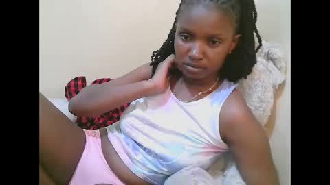 Snapshot of naughtysammur25 chatting on 10-27-25, 09:02 naughtyqueen online show from 10-27-25, 09:02