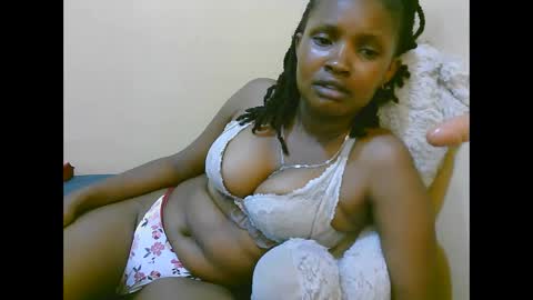 Snapshot of naughtysammur25 chatting on 10-29-25, 10:33 naughtyqueen online show from 10-29-25, 10:33