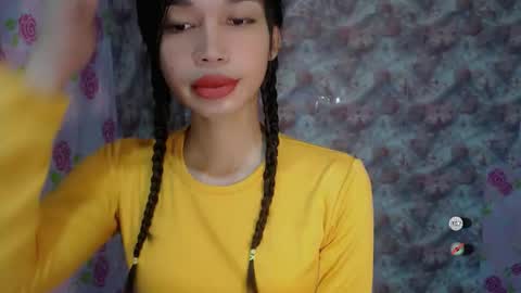 Snapshot of naughtysunshinepinay chatting on 06-11-26, 03:04 Celine online show from 06-11-26, 03:04