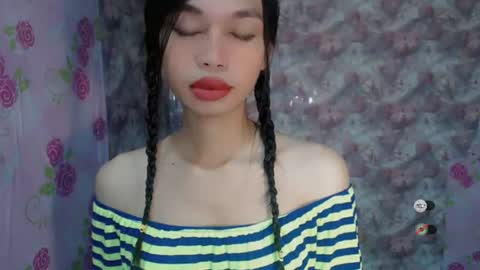 Snapshot of naughtysunshinepinay chatting on 06-12-26, 12:53 Celine online show from 06-12-26, 12:53