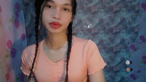 Snapshot of naughtysunshinepinay chatting on 06-18-26, 12:00 Celine online show from 06-18-26, 12:00