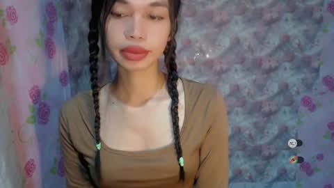 Snapshot of naughtysunshinepinay chatting on 06-19-26, 10:19 Celine online show from 06-19-26, 10:19
