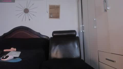 Snapshot of naugthy_curvy1_ chatting on 05-29-26, 07:23 sara online show from 05-29-26, 07:23