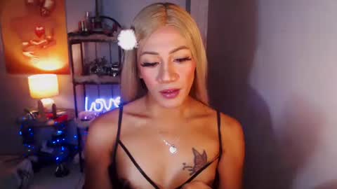 Snapshot of naugthy_hot_janna chatting on 09-27-25, 07:46 Janna Mae online show from 09-27-25, 07:46