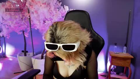 Snapshot of navier__ chatting on 11-04-25, 03:22 Navier online show from 11-04-25, 03:22