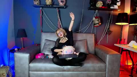 Snapshot of navier__ chatting on 11-20-25, 09:25 Navier online show from 11-20-25, 09:25