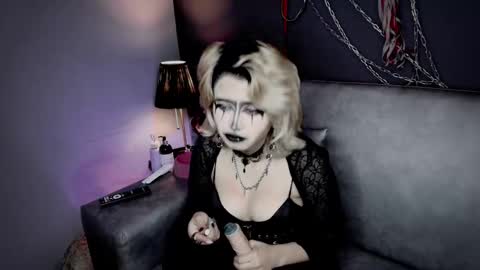 Snapshot of navier__ chatting on 12-15-25, 09:19 Navier online show from 12-15-25, 09:19